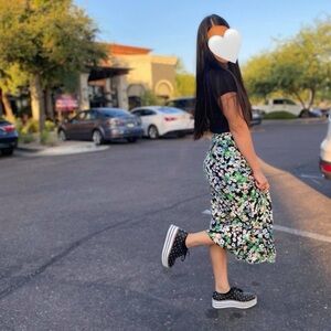 H&M Bell-shaped skirt - High waist - Midi - Black/Floral -